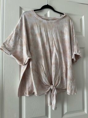 Calvin Klein Tie-Front Short Sleeve Top in Pale Pink Marble